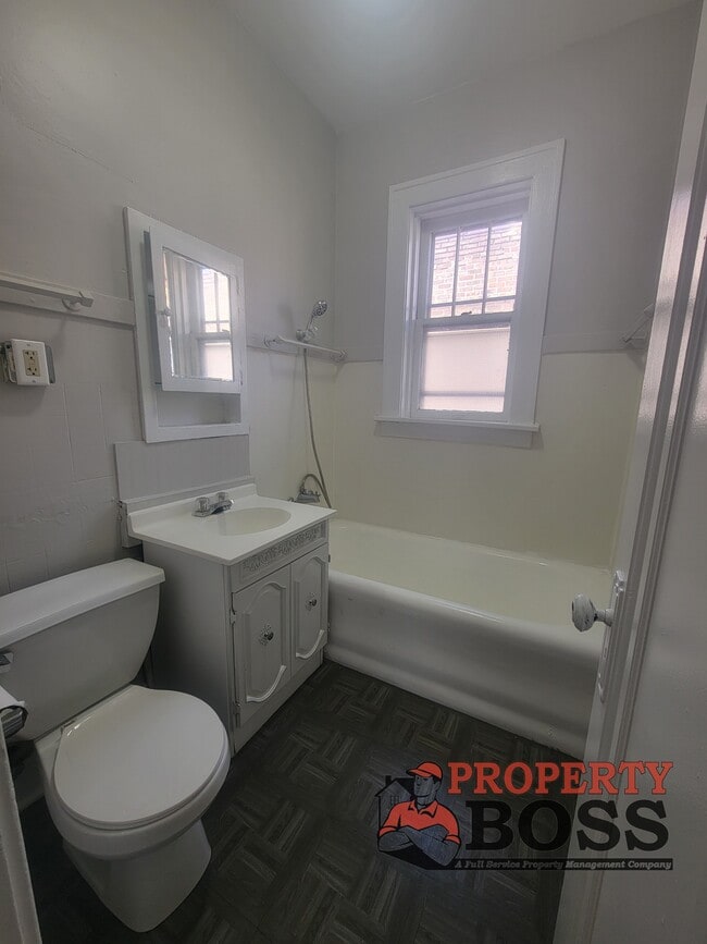 Building Photo - 1325 Marshall St