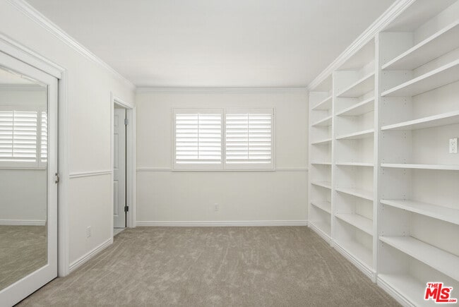 Building Photo - 1578 Palisades Dr