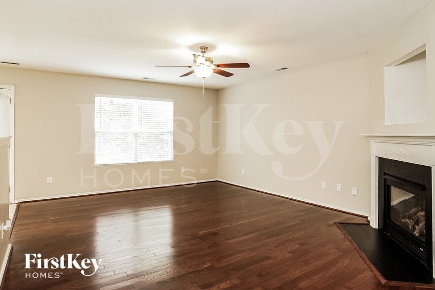 Building Photo - 500 Martha Ct