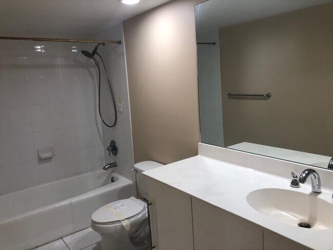 Building Photo - 3000 S Ocean Dr