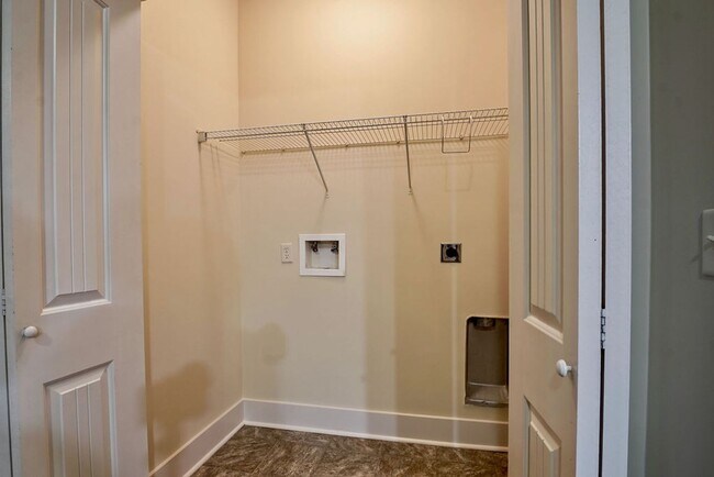 Building Photo - Like-New One-Level Brick Home with Private Patio