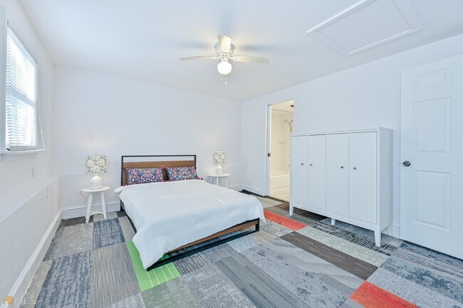 Building Photo - 1146 Oakdale Rd NE