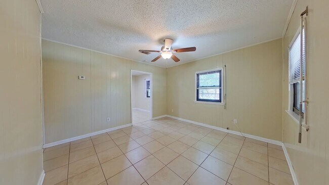 Building Photo - 511 Fir Ave