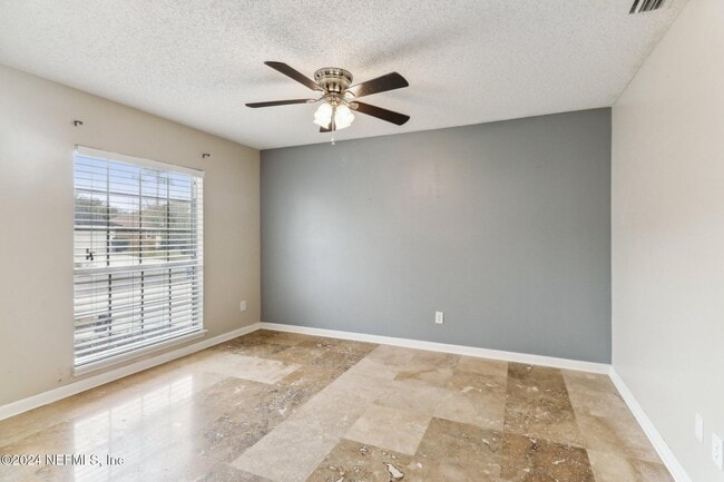 Building Photo - 14018 Fish Eagle Dr E