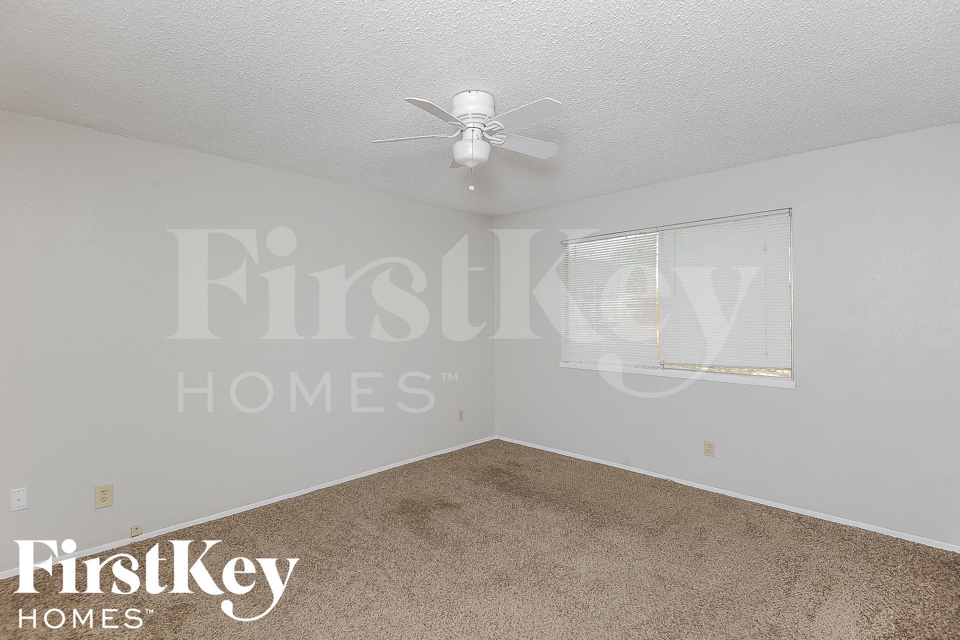 Building Photo - 2113 Deerfield Dr