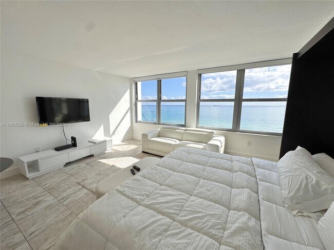 Building Photo - 2899 Collins Ave