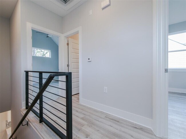 Building Photo - 1042 Rosemont St