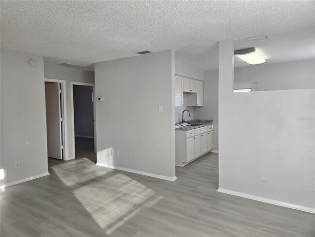 Building Photo - 3135 Oaklawn Ave