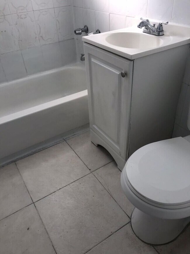 Building Photo - Downtown Miami - 2 Bedroom