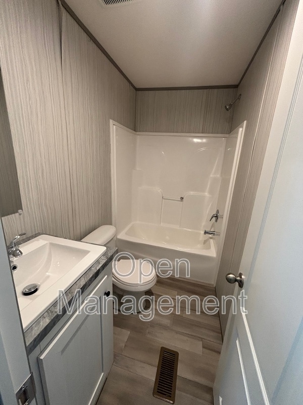 Building Photo - 356 Bayhead Dr