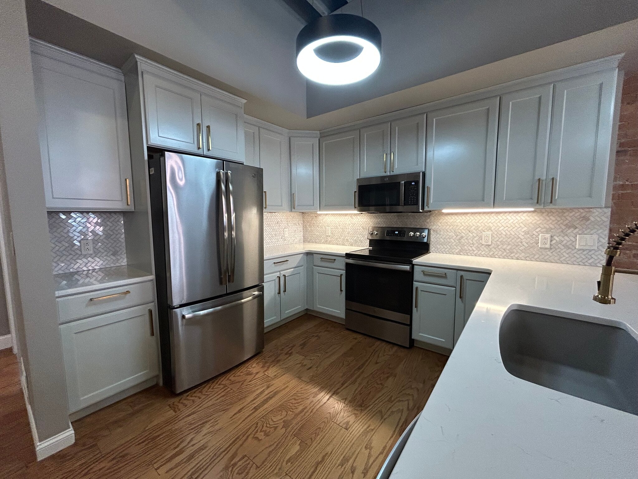 Kitchen w/ updated appliances & luxury finishes - 311 W Fayette St