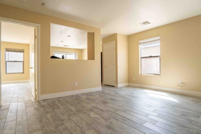 Building Photo - 5558 Rollins St