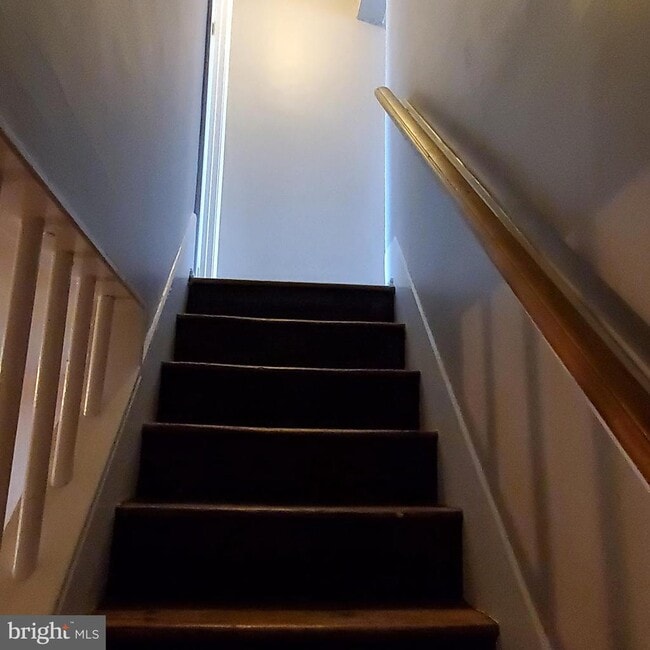 Building Photo - 314 S Locust St