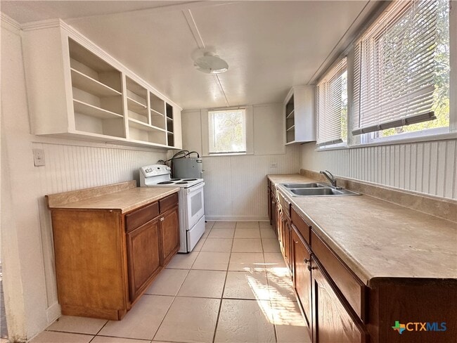 Building Photo - 244 W Sessom Dr