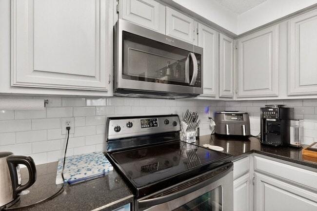 Building Photo - 5859 Frankford Rd