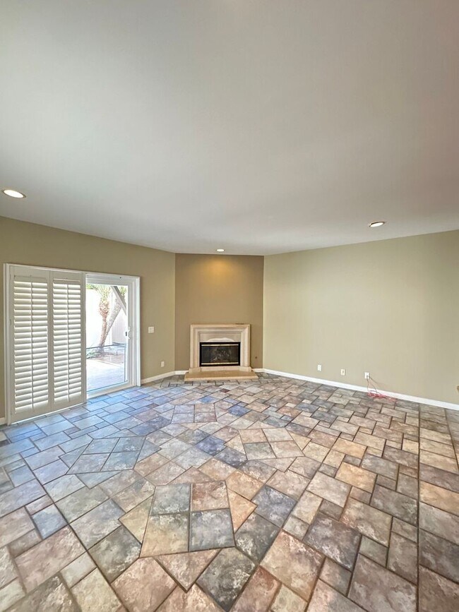Building Photo - Downtown Huntington Beach - Beachfront Gorgeous Home - Stunning Remodel!!!