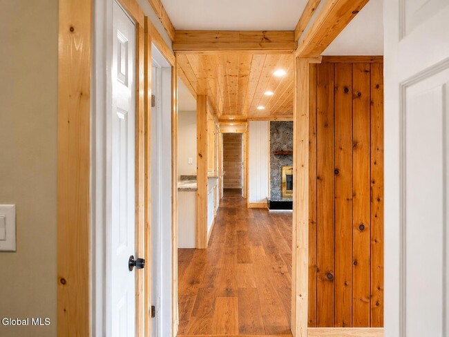 Building Photo - 871 Trout Lake Rd