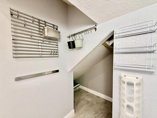 Building Photo - 2920 W El Prado Blvd