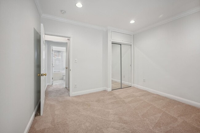 Building Photo - Charming 2 Bedroom in Foggy Bottom