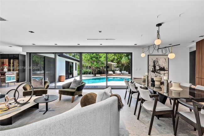 Building Photo - 2500 Bayview Dr