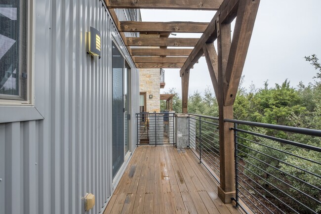 Building Photo - Beautiful 2 Bedroom, 2.5 Bath Townhome in Northwest Austin