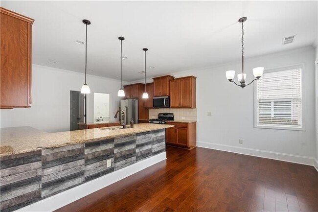 Building Photo - 2080 Redbarn Court