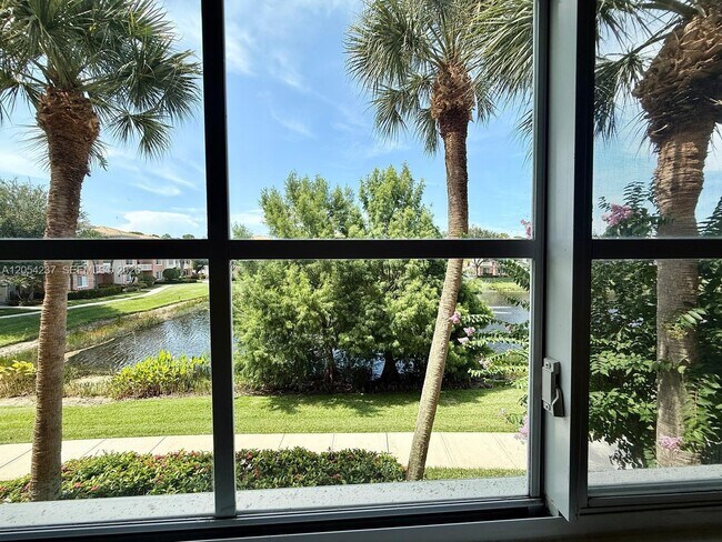 Building Photo - 9208 Myrtlewood Cir W
