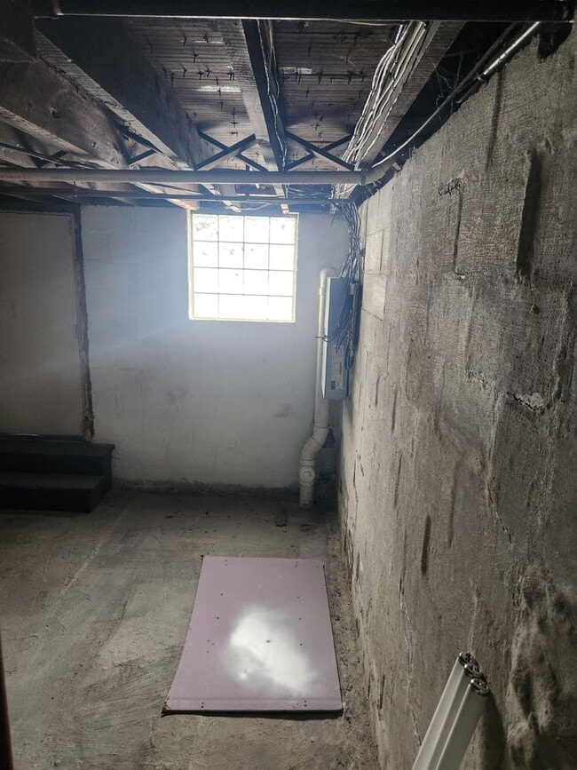 Building Photo - 2015 12th Ave