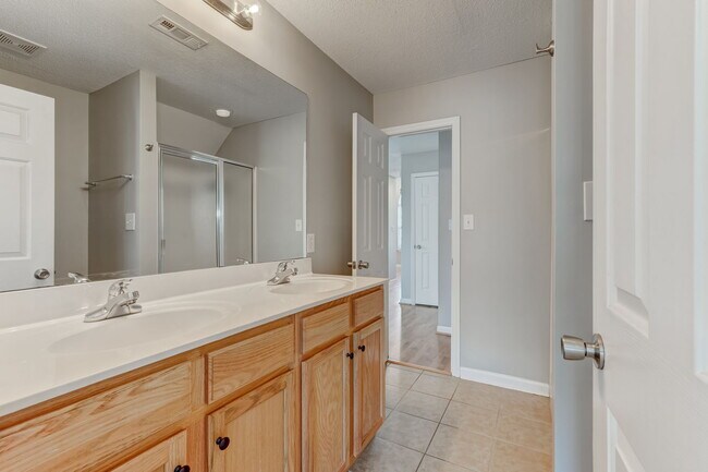 Building Photo - 35 Cambridge Oak Cir