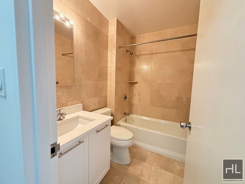 Building Photo - no fee 3 bedroom 2 bathroom with laundry -...