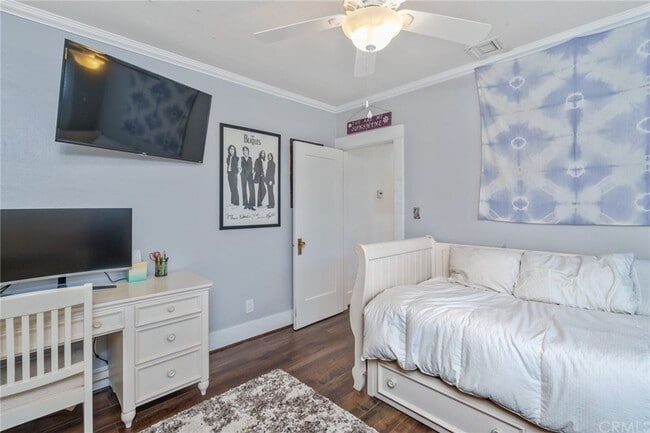 Building Photo - 926 N San Gabriel Ave