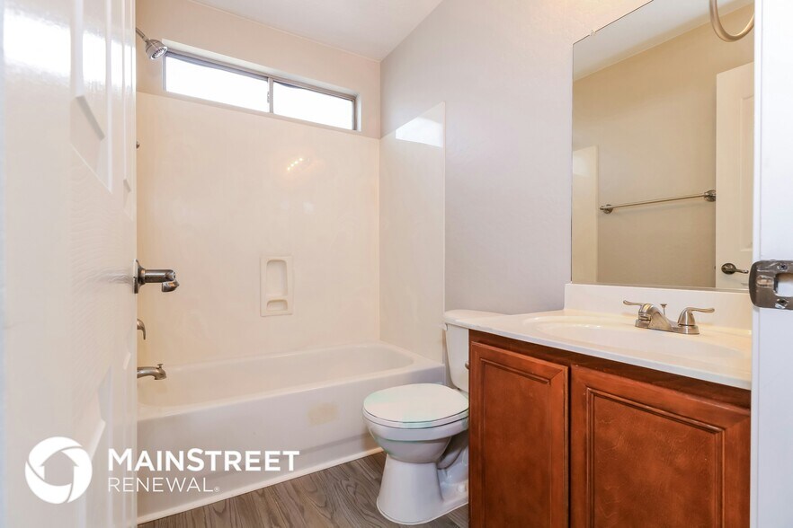 Building Photo - 12814 W Pershing St