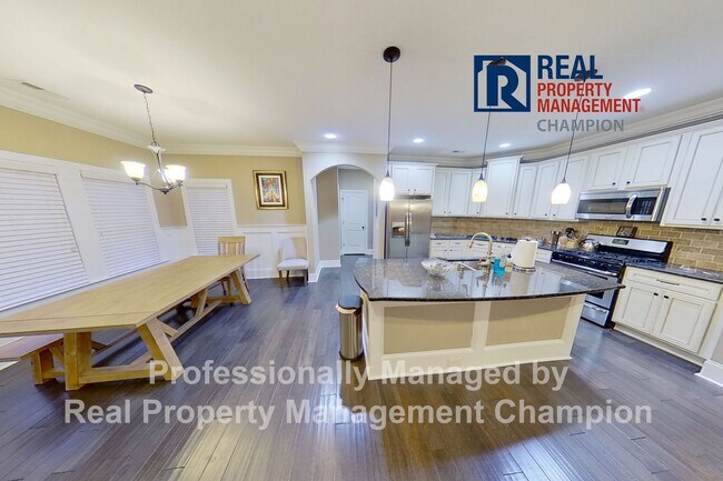 Building Photo - Custom Executive Home with Community Water...