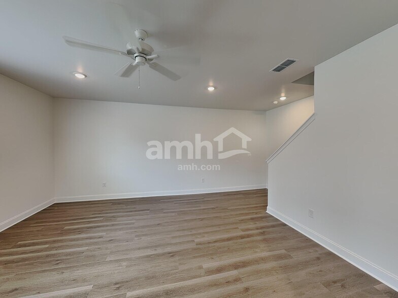 Building Photo - 945 Carnelian Ln