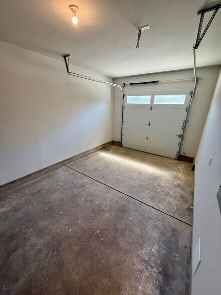 Building Photo - 410 Wagon Wheel Dr