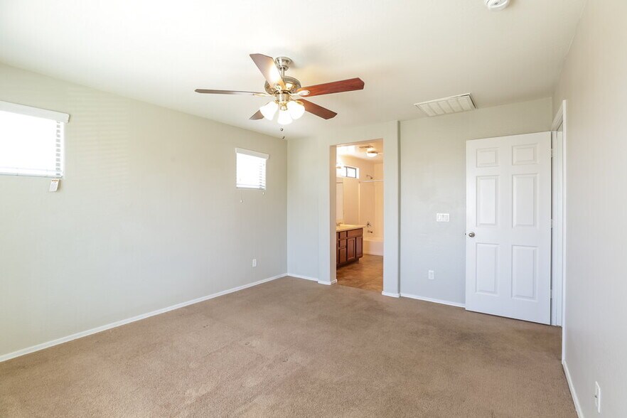 Building Photo - 7907 S 50th Ln