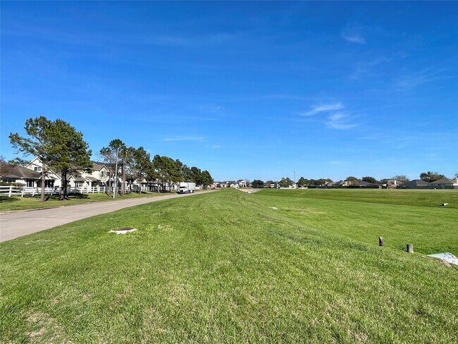 Building Photo - 6103 Settlers Square Ln