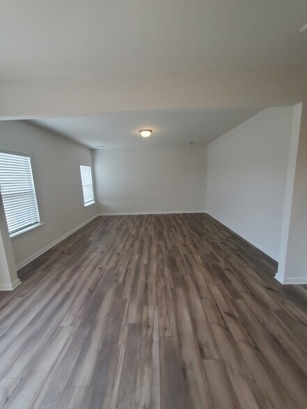 Building Photo - 5702 Hagler Loop