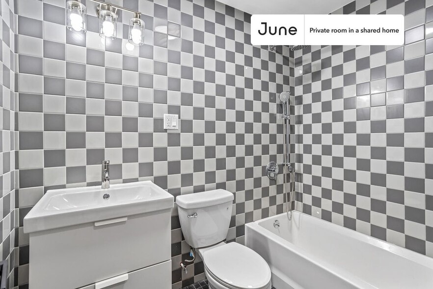 Building Photo - Room in Shared 4.0 bed/3 bath home