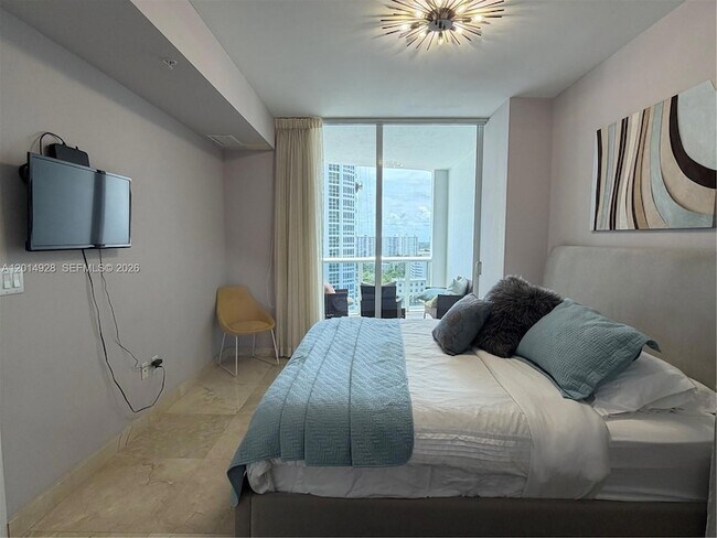 Building Photo - 18201 Collins Ave