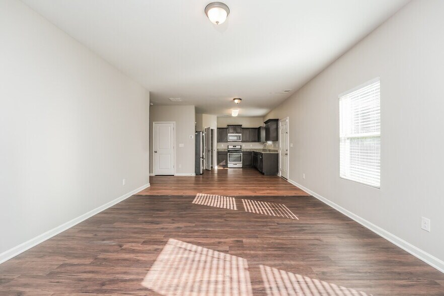 Building Photo - 4110 Dale Dr SE