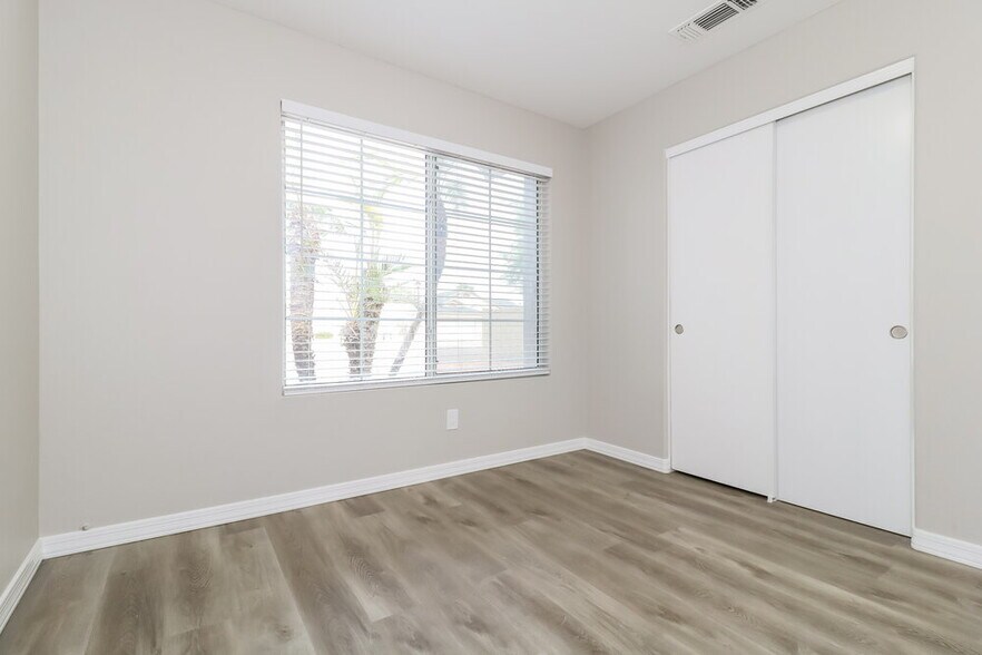 Building Photo - 5537 N 76th Dr