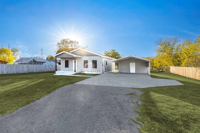 Building Photo - 1303 Aransas St