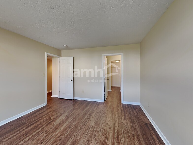 Building Photo - 5633 Rambling Dr