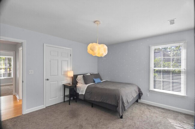 Building Photo - 126 Hemlock Dr