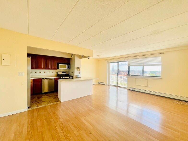 Building Photo - 9229 Queens Blvd