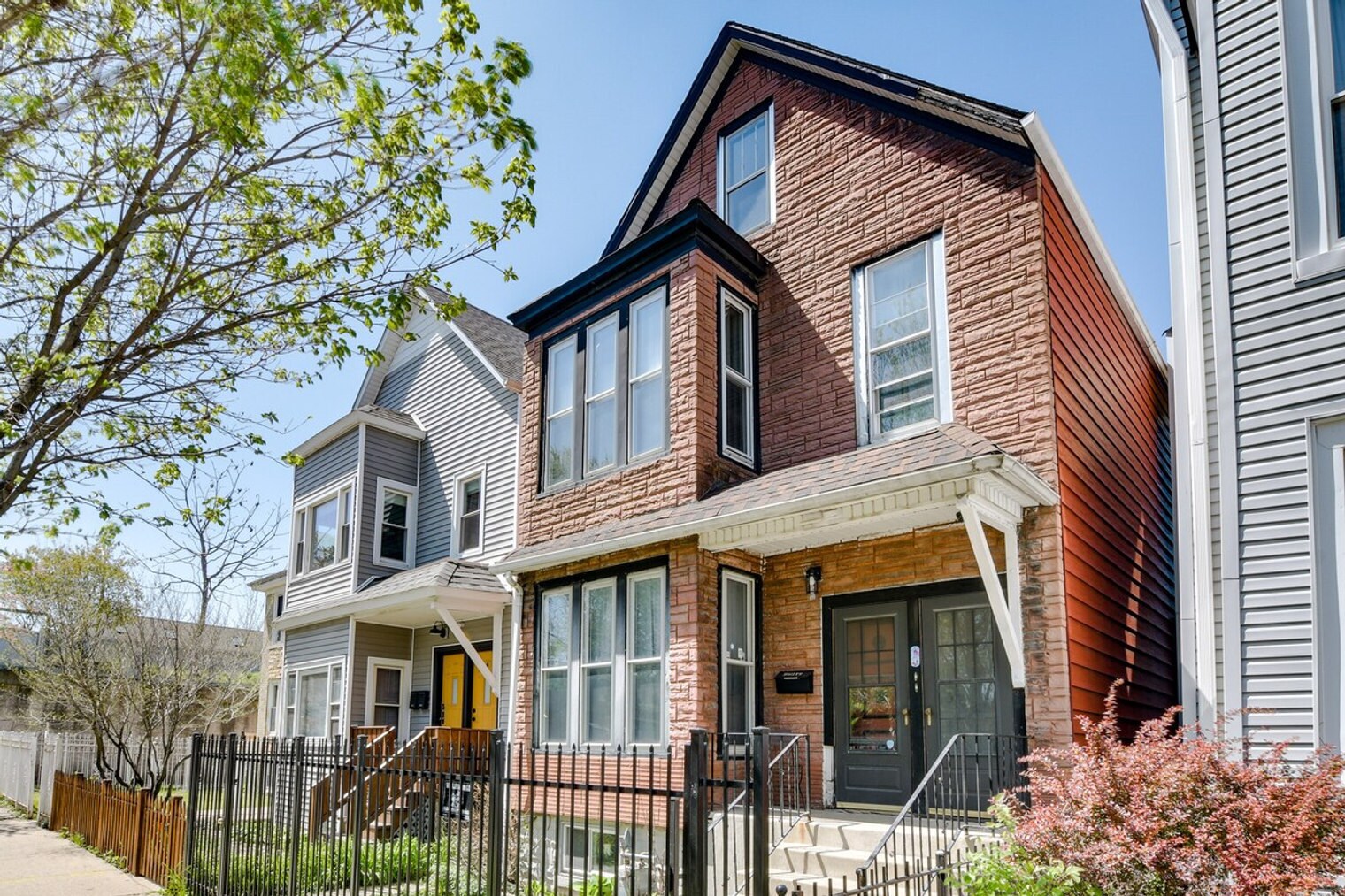 Building Photo - 1810 N Albany Ave