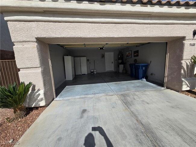 Building Photo - 9688 Emeraude Ave