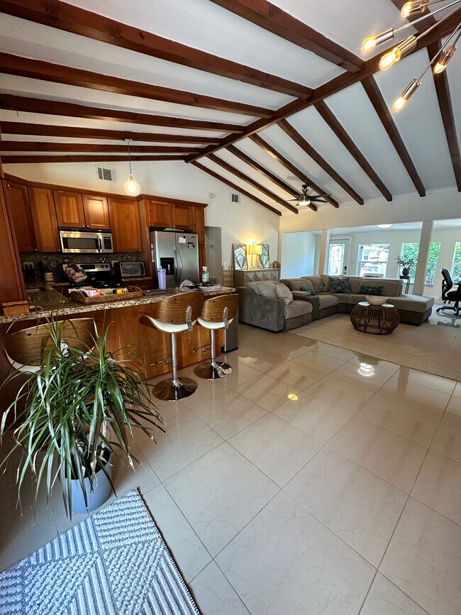 Building Photo - 3036 Coral Shores Dr