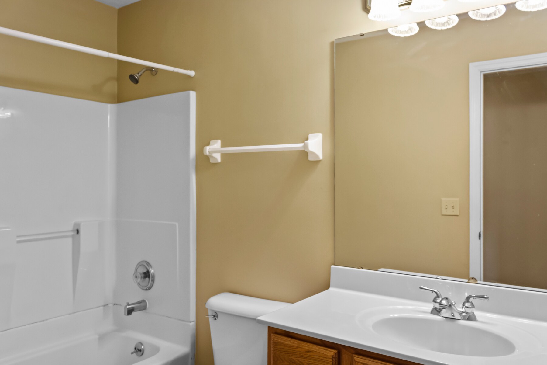 Building Photo - 1637 Cantebury Ln